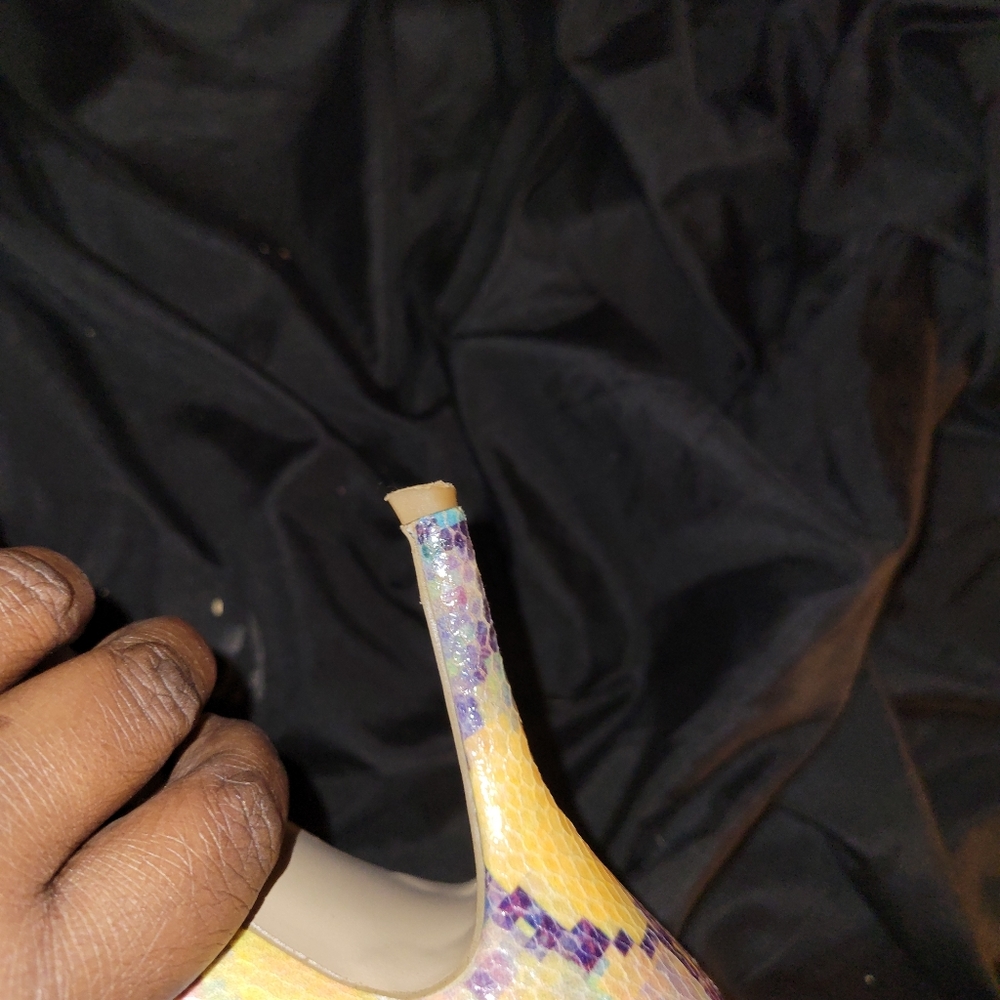 Yellow multi color yellow ske shin heels - Picture 4 of 5